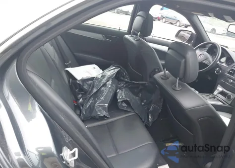 2009 Mercedes-Benz C 300 Luxury/Sport from USA, damaged, VIN WDDGF54X69F217067